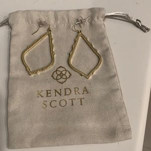 Kendra Scott Sophia Drop Earring in Gold